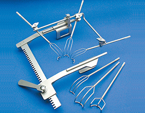 McCarthy Full Retractor System