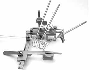 McCarthy mini sternotomy retractor with universal lift